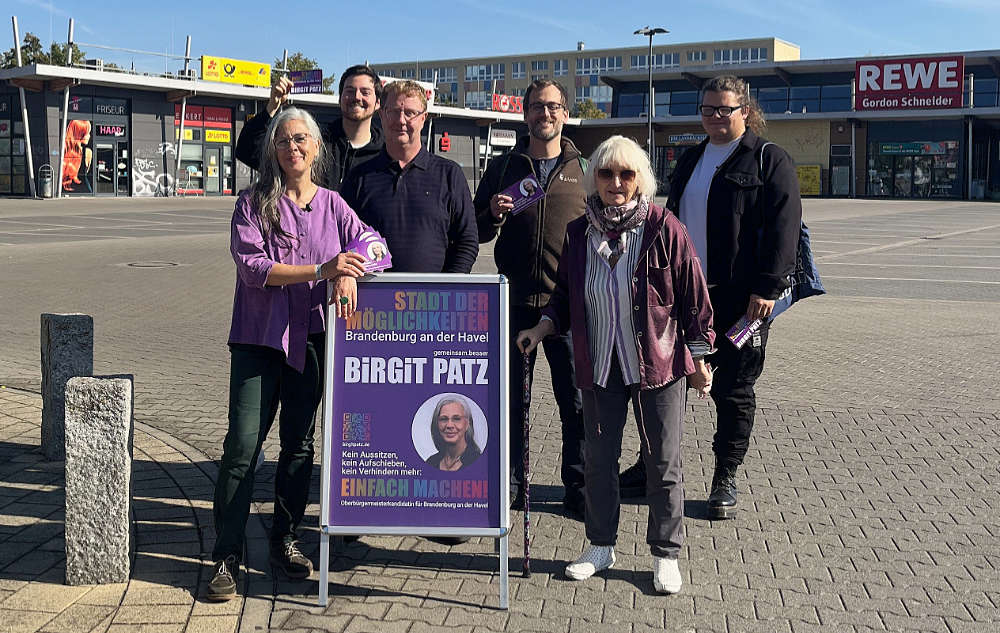 Birgit Patz - Start des Haustürwahlkampfes mit Unterstützern